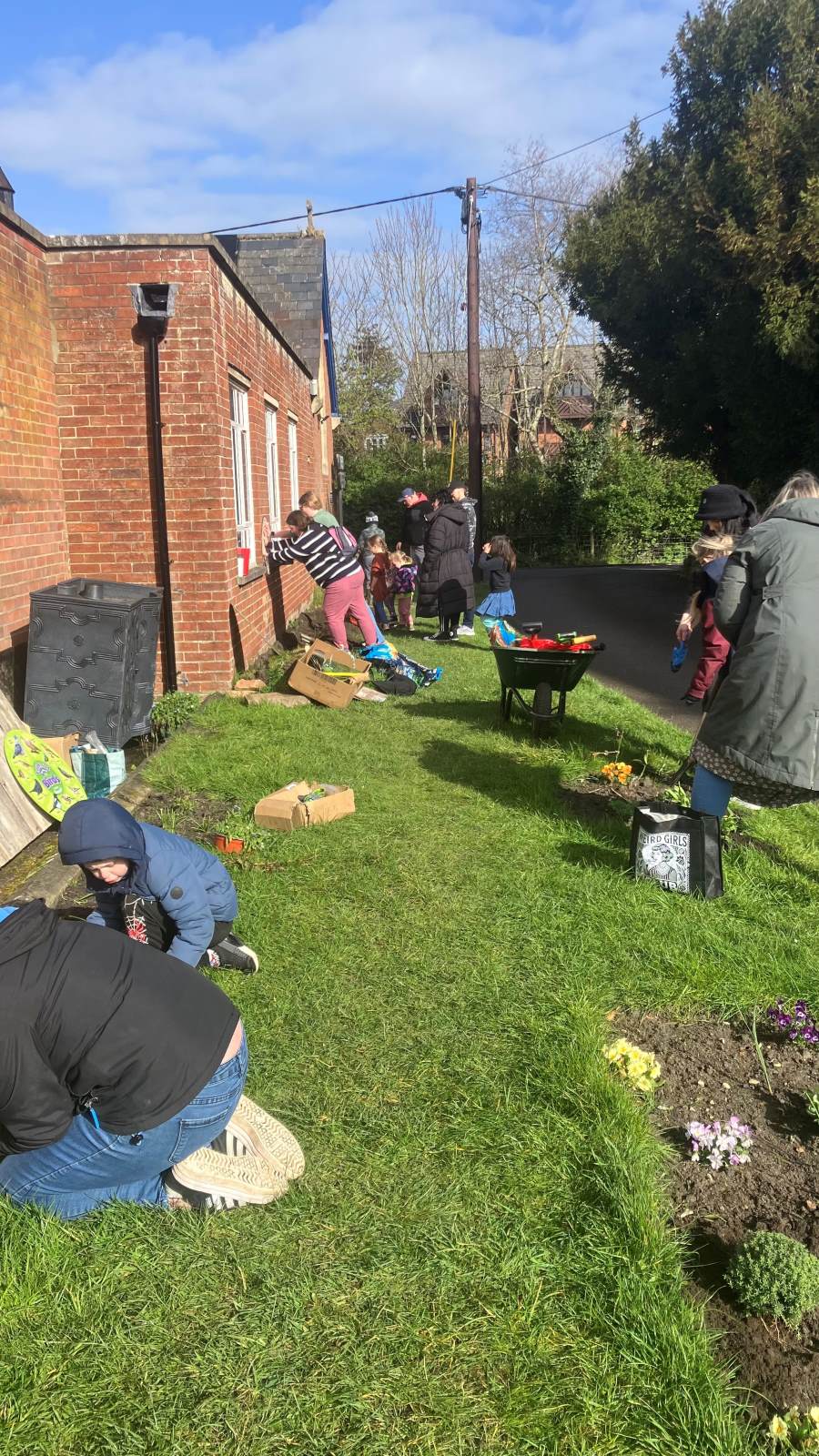 We had a lovely sunny morning and lots of help to plant bulbs and plants in our wildlife area this week.